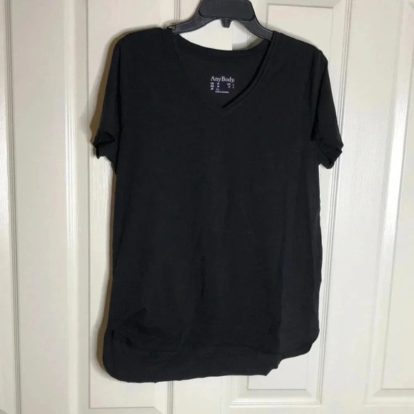 🌸NEW🌸 ANYBODY Black V-Neck Tee - Picture 1 of 6